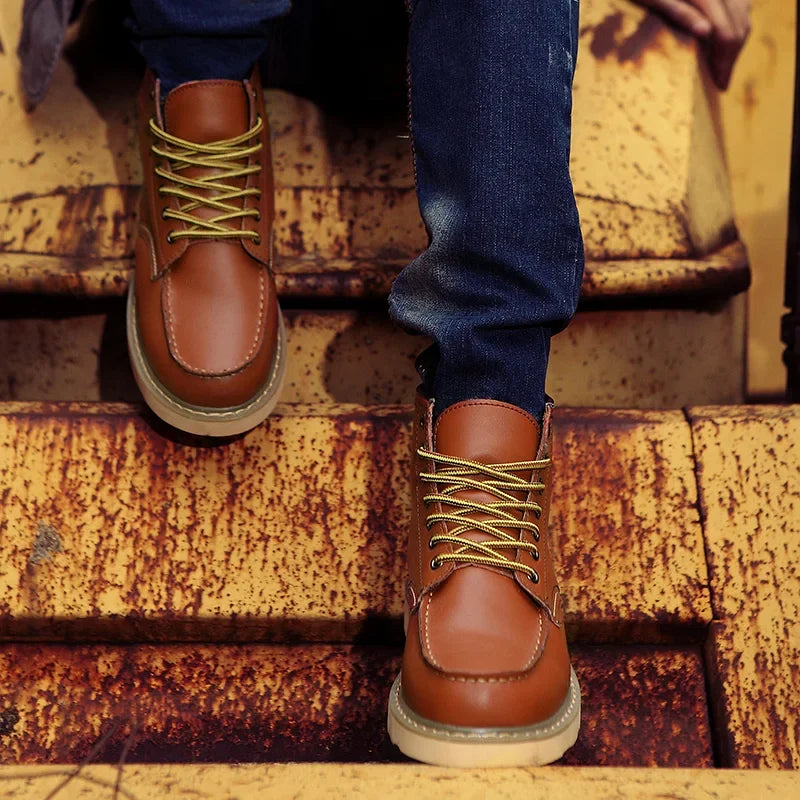 Men's Classic Lace-Up Boots